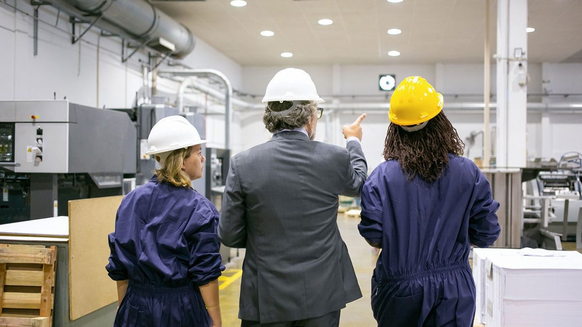 درخواست و نوشتن رزومه برای Ausbildung (آموزش حرفهای) در آلمان نیازمند رزومهای با ساختار مناسب است که مهارتها و تجربیات شما را به خوبی نشان دهد. به همین دلیل در این نوشته یک راهنمای مختصر برای نوشتن رزومه برای موقعیتهای Ausbildung در آلمان را ارائه خواهیم داد.