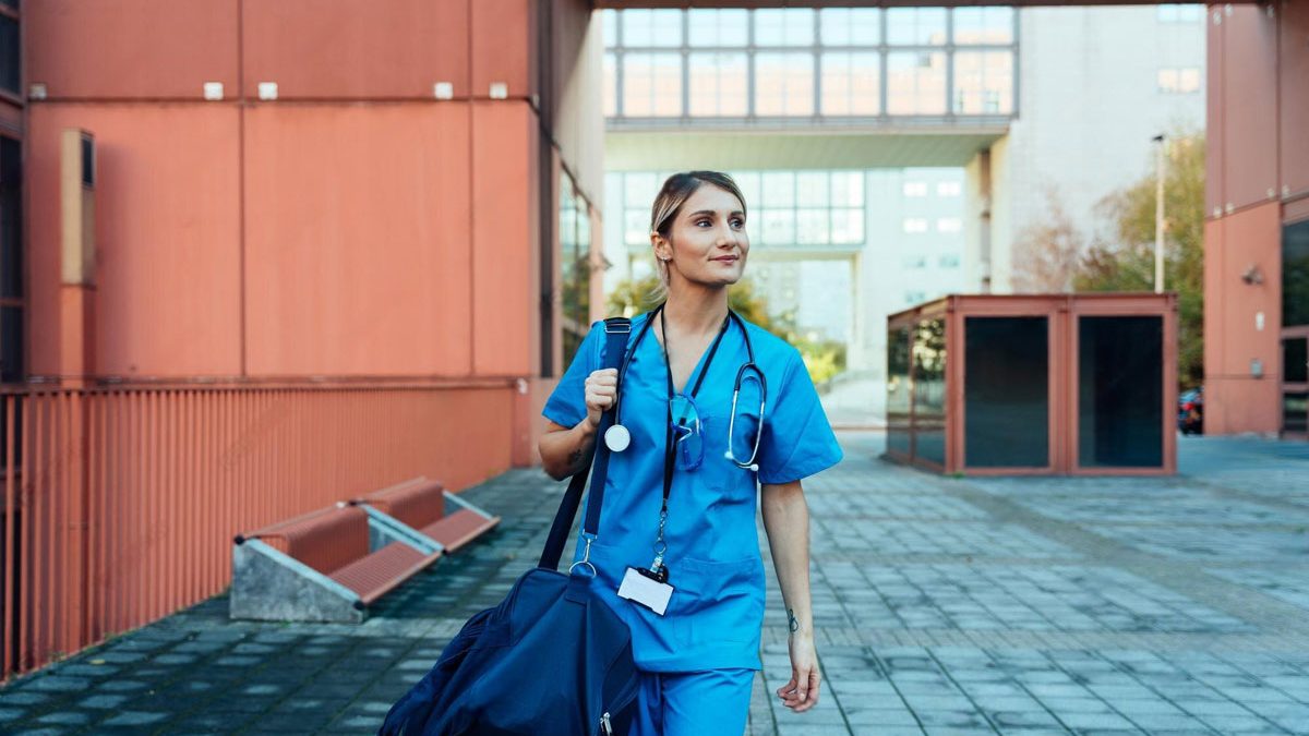 مهاجرت پرستاران به آلمان Nurses' immigration to Germany جمعیت رو به پیری و گسترش مداوم سیستم بهداشت و درمان، تقاضای فزایندهای برای مهاجرت پرستاران به آلمان را ایجاد کرده است. پرستاران ایرانی میتوانند این خلأ را پر کنند و از مشاغل پایدار، حقوق رقابتی، و فرصتی برای تجربه زندگی در یک کشور مدرن و متصل به اروپا بهرهمند شوند.